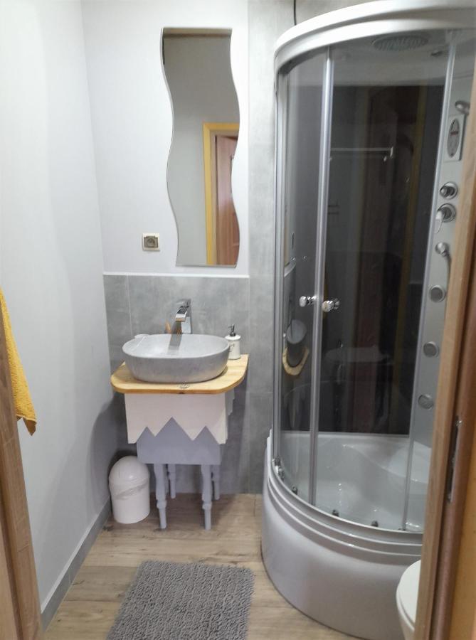 Hotel Chochlik à Ustrzyki Dolne Extérieur photo