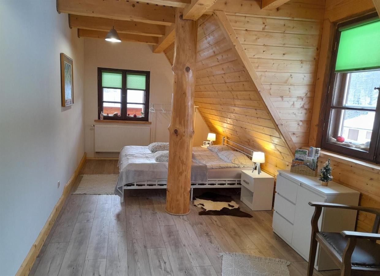 Hotel Chochlik à Ustrzyki Dolne Extérieur photo