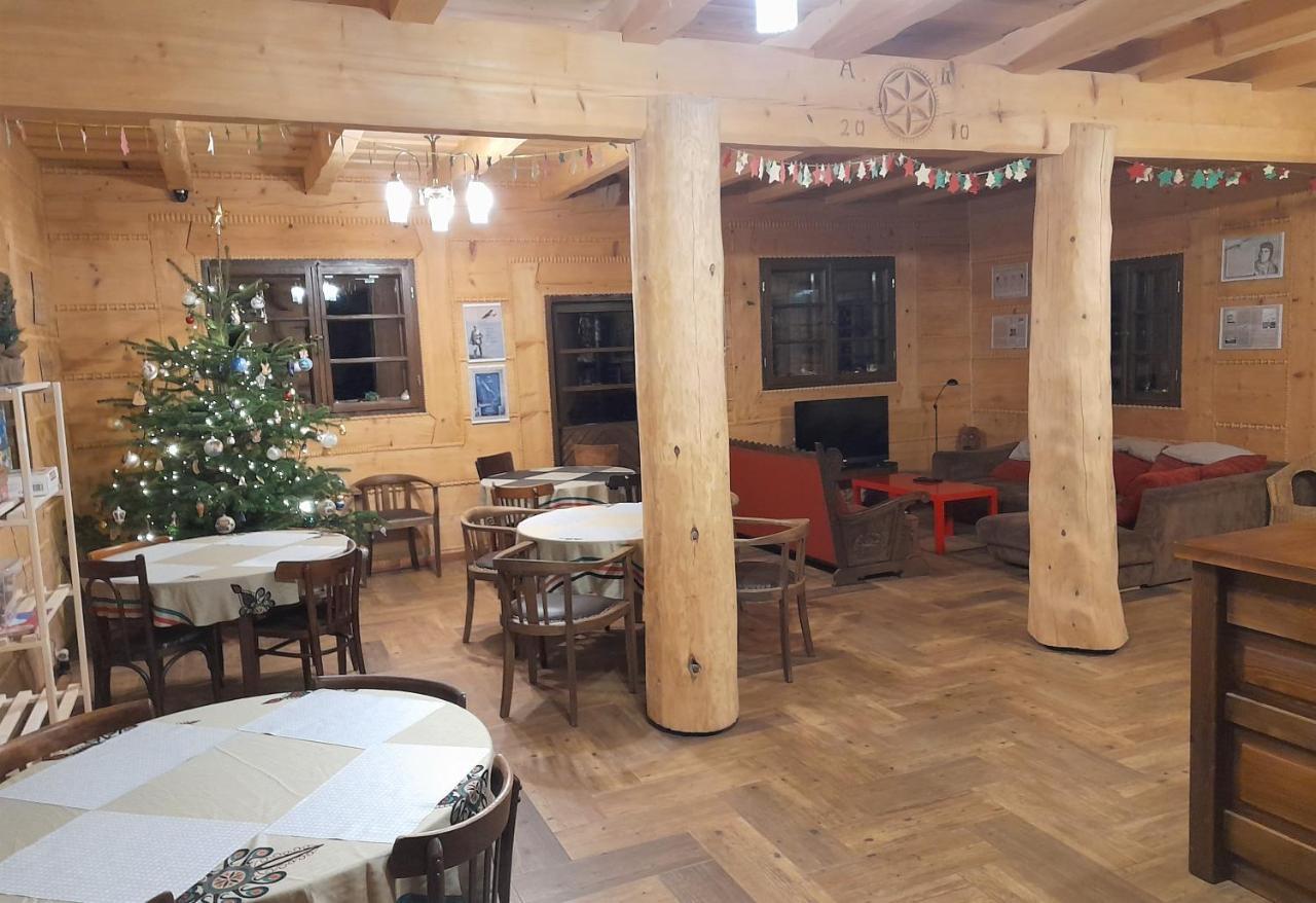 Hotel Chochlik à Ustrzyki Dolne Extérieur photo